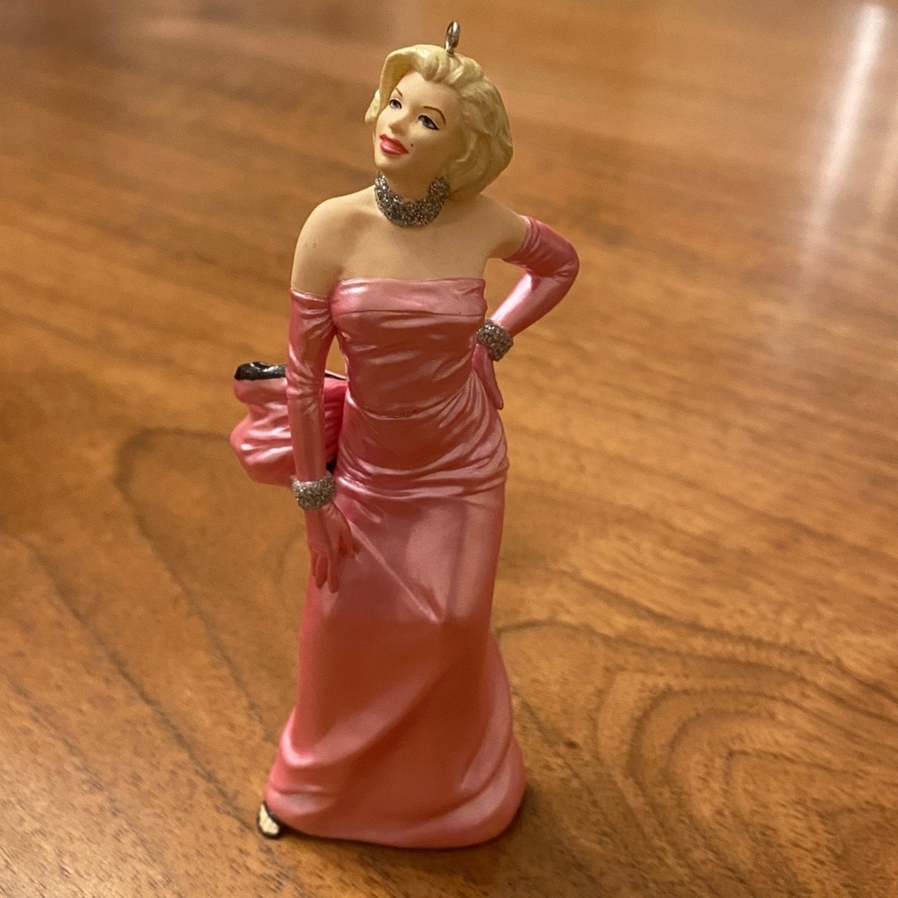 Hallmark Keepsake 1997 Marilyn Monroe ornament.  Like new condition in box. - Picture 3 of 6
